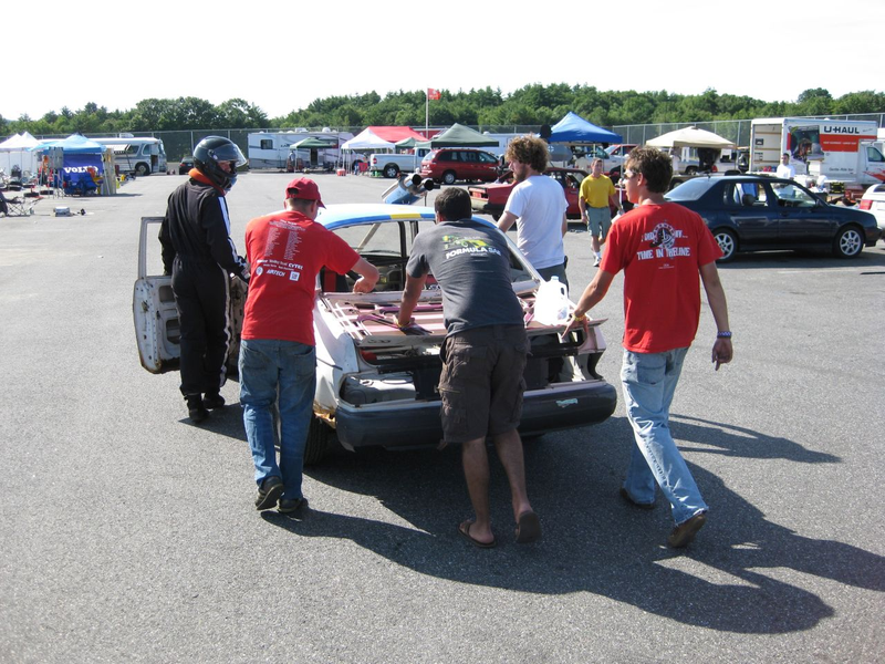 Illustration for article titled The 24 Hours Of LeMons New England 2009 Über Gallery, Part 2